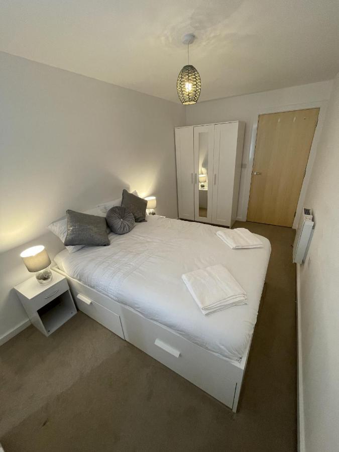 Modern 2-Bed Apartment In The Heart Of Salford Quays Eksteriør billede