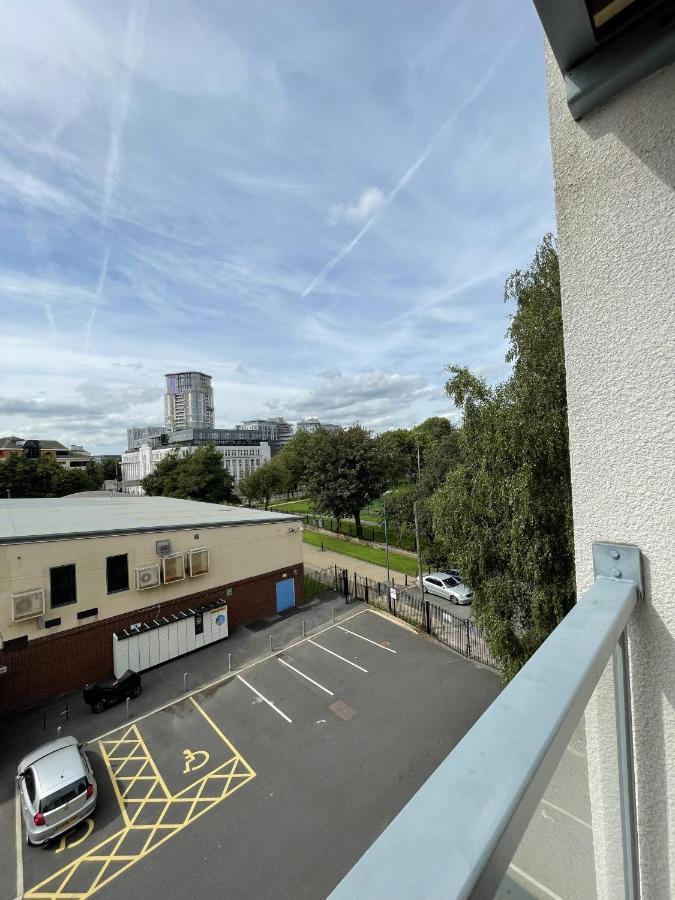 Modern 2-Bed Apartment In The Heart Of Salford Quays Eksteriør billede