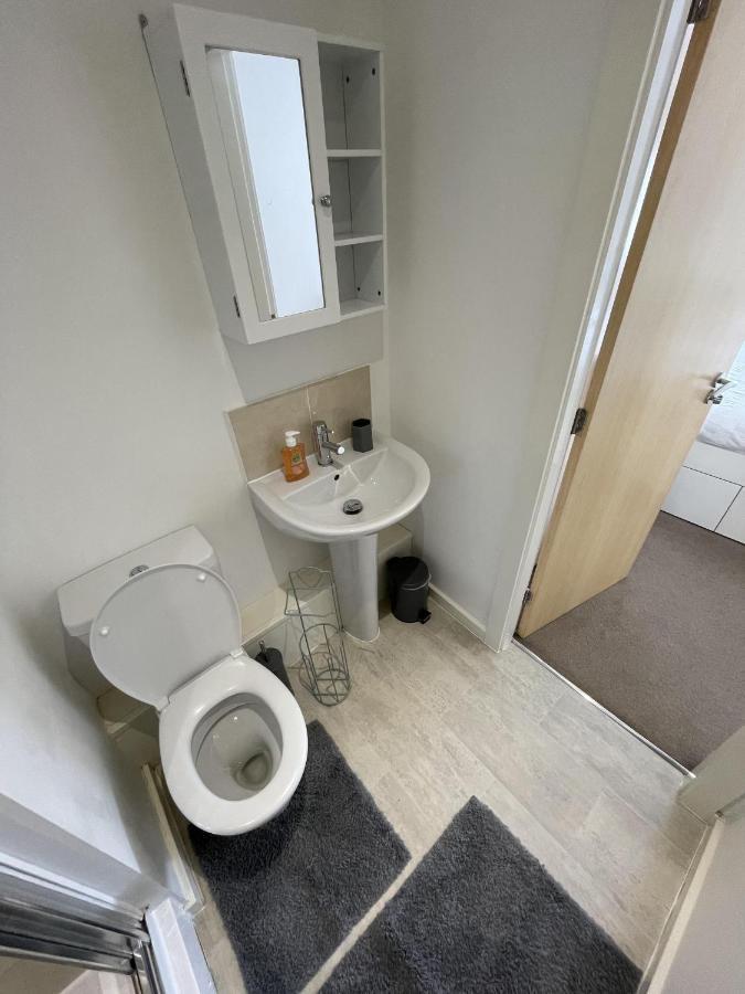 Modern 2-Bed Apartment In The Heart Of Salford Quays Eksteriør billede