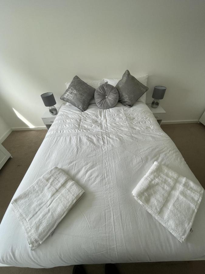 Modern 2-Bed Apartment In The Heart Of Salford Quays Eksteriør billede