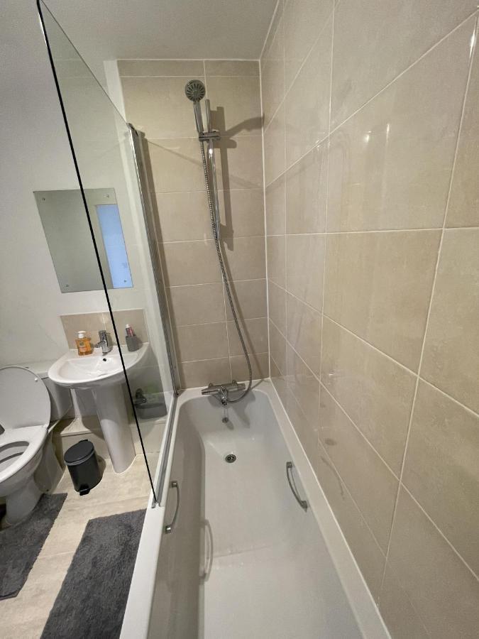 Modern 2-Bed Apartment In The Heart Of Salford Quays Eksteriør billede