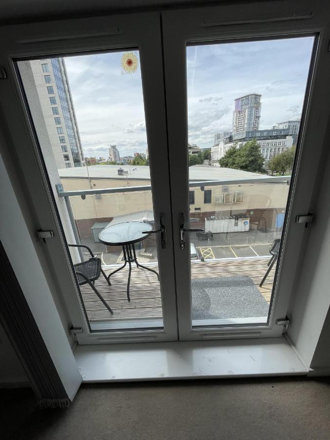 Modern 2-Bed Apartment In The Heart Of Salford Quays Eksteriør billede