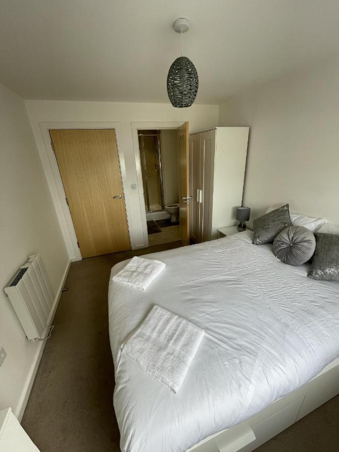 Modern 2-Bed Apartment In The Heart Of Salford Quays Eksteriør billede