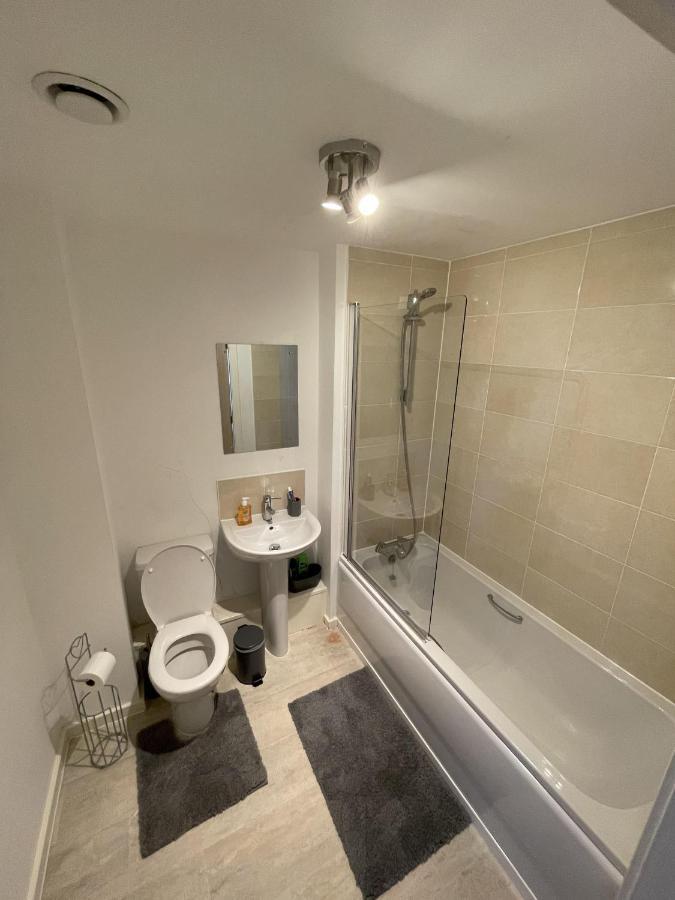 Modern 2-Bed Apartment In The Heart Of Salford Quays Eksteriør billede
