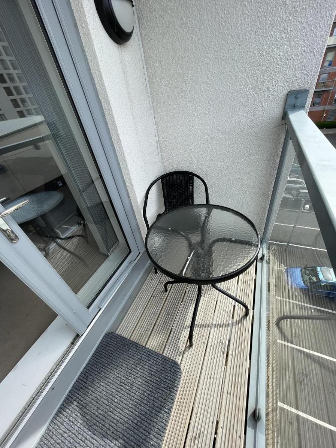 Modern 2-Bed Apartment In The Heart Of Salford Quays Eksteriør billede